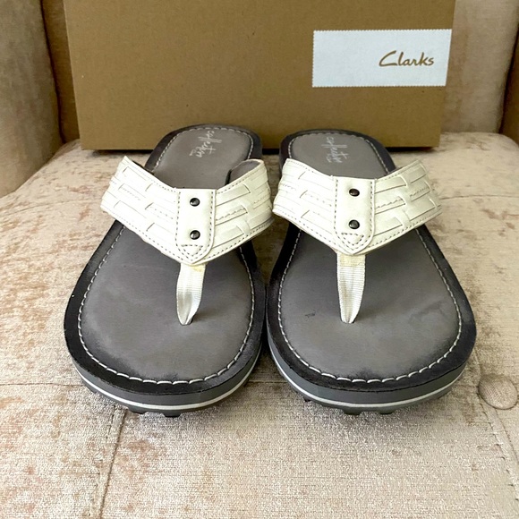 Clarks Fenner Shore White Flat/Thong Sandals - Picture 3 of 5